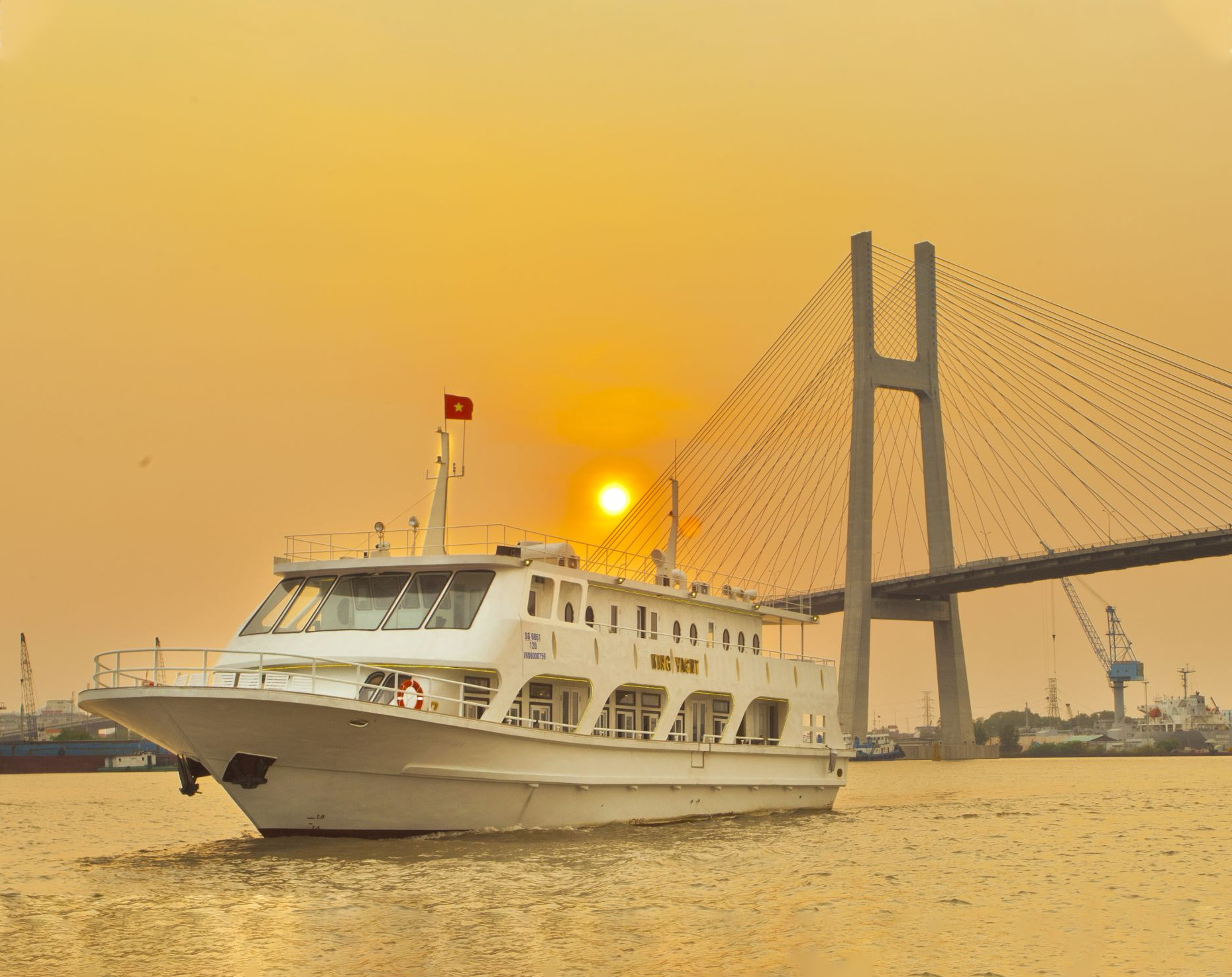 Ngắm hoàng hôn trên sông Sài Gòn - Du thuyền King Yacht