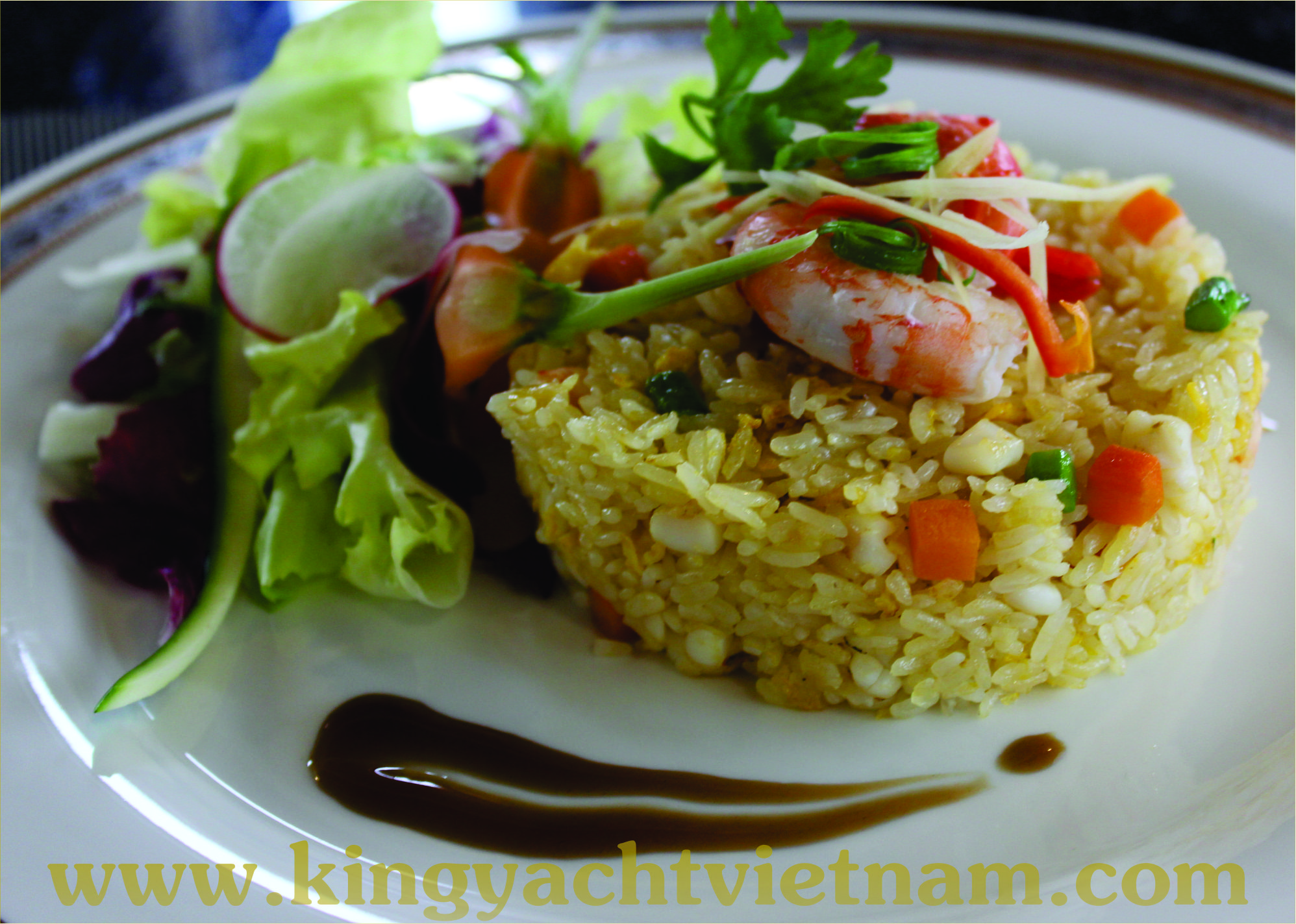 Chơm Chiên Hải Sản - Du thuyền King Yacht